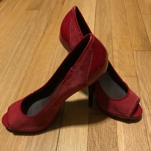 Donald J. Pliner Shoes - NWOB Suede Donald Pliner heels Donald J. Pliner Shoes - NWOB Suede Donald Pliner heels